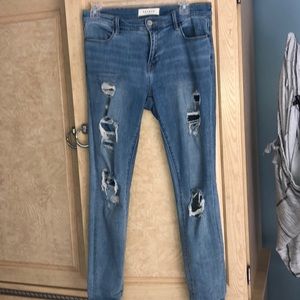 Ripped Skinny Jeans/Jeggings